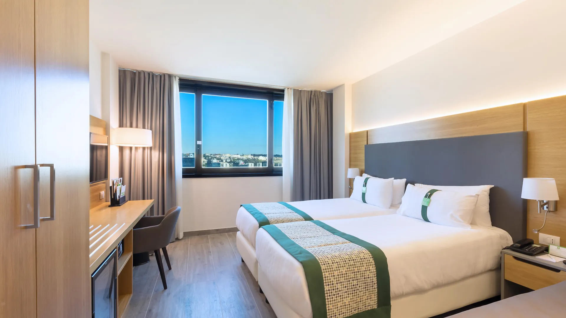 Holiday Inn Naples By Ihg Itália