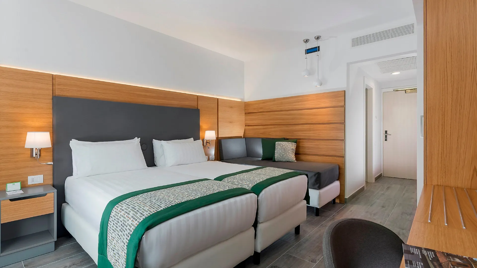 Holiday Inn Naples By Ihg Itália