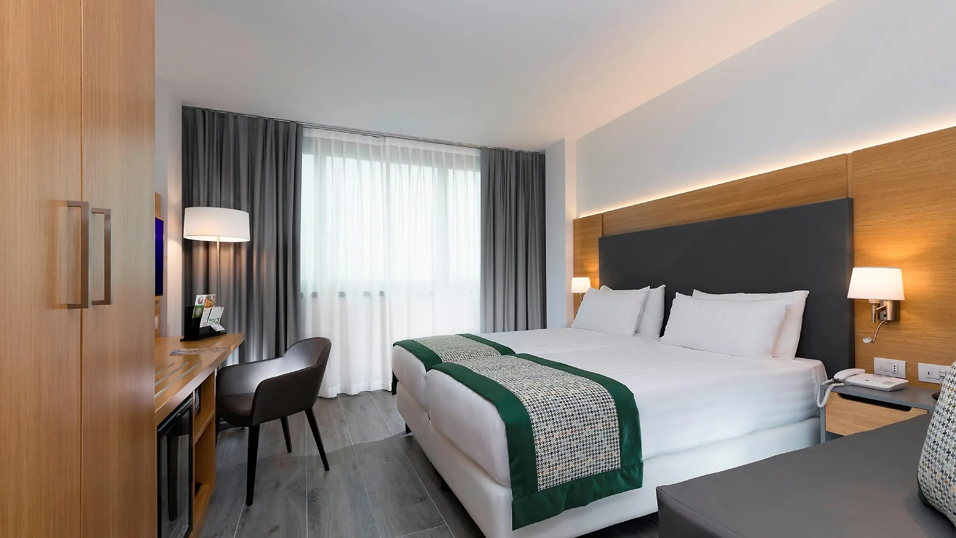 **** Hotel Holiday Inn Naples By Ihg Itália