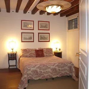 https://il-pozzo-dei-scoacamini-100-m-from-san-marco-ground-floor.hotelinveneto.com